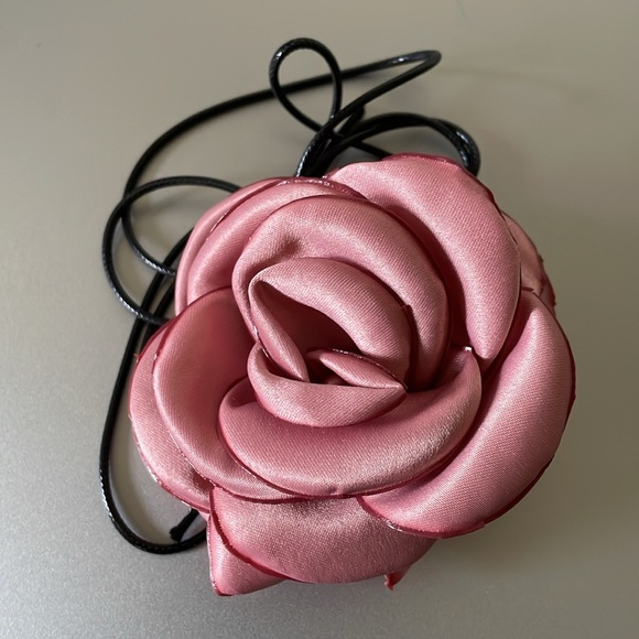 Jane Chic Designs Rose Cameo - Picture 4 of 4